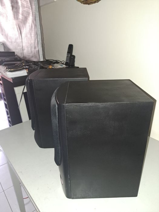 Um par de colunas da Sony model-ss-h5900 Fabricadas no Japão.
