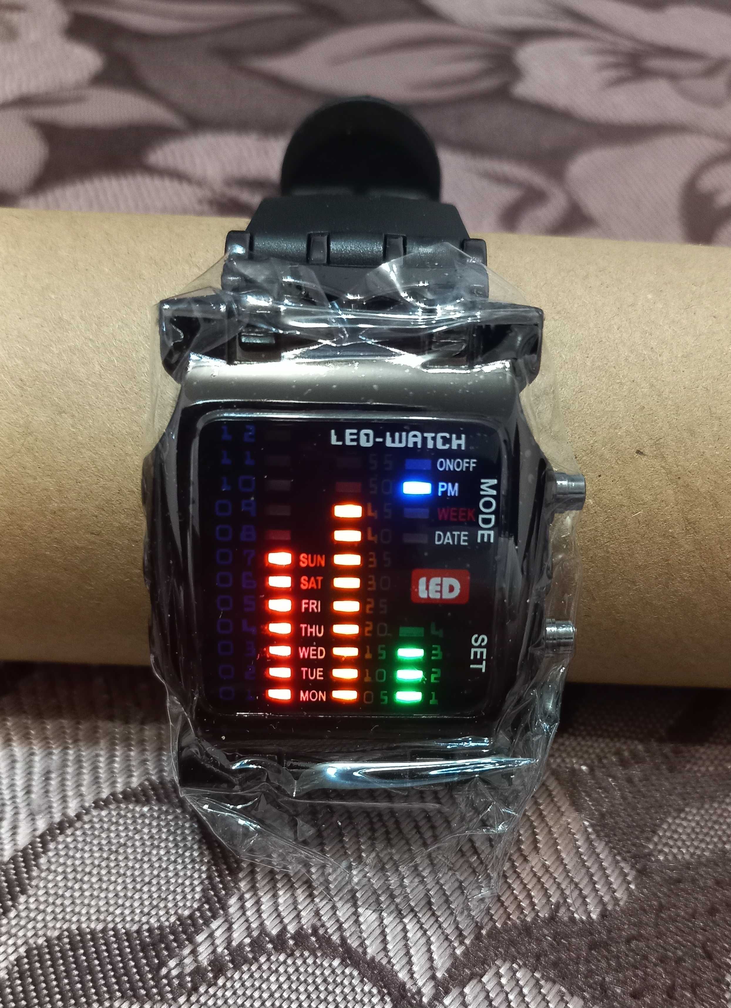 светодиодные часы электронные (уникальный дизайн)