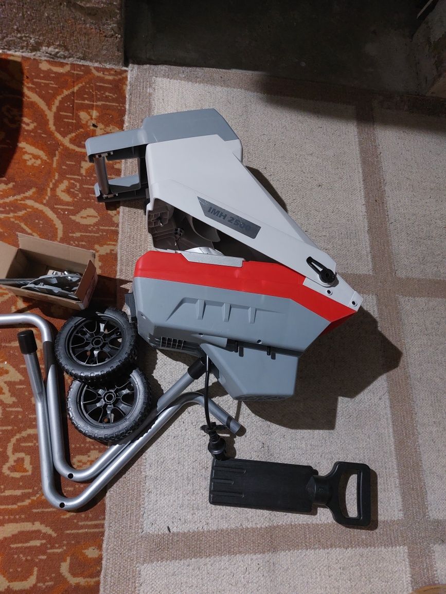 Rozdrabniacz do gałęzi Ikra  IMH  2500 W