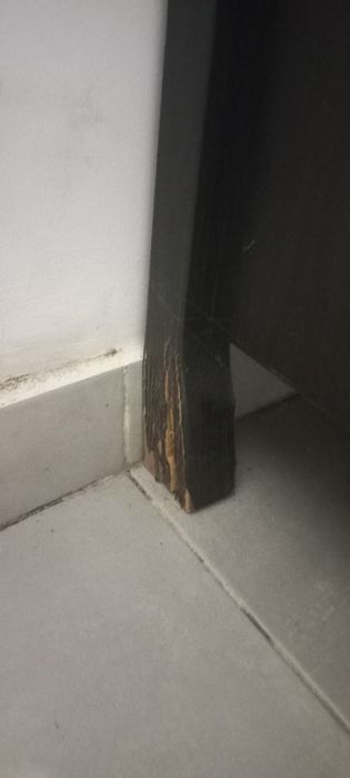 Comoda preta gavetas