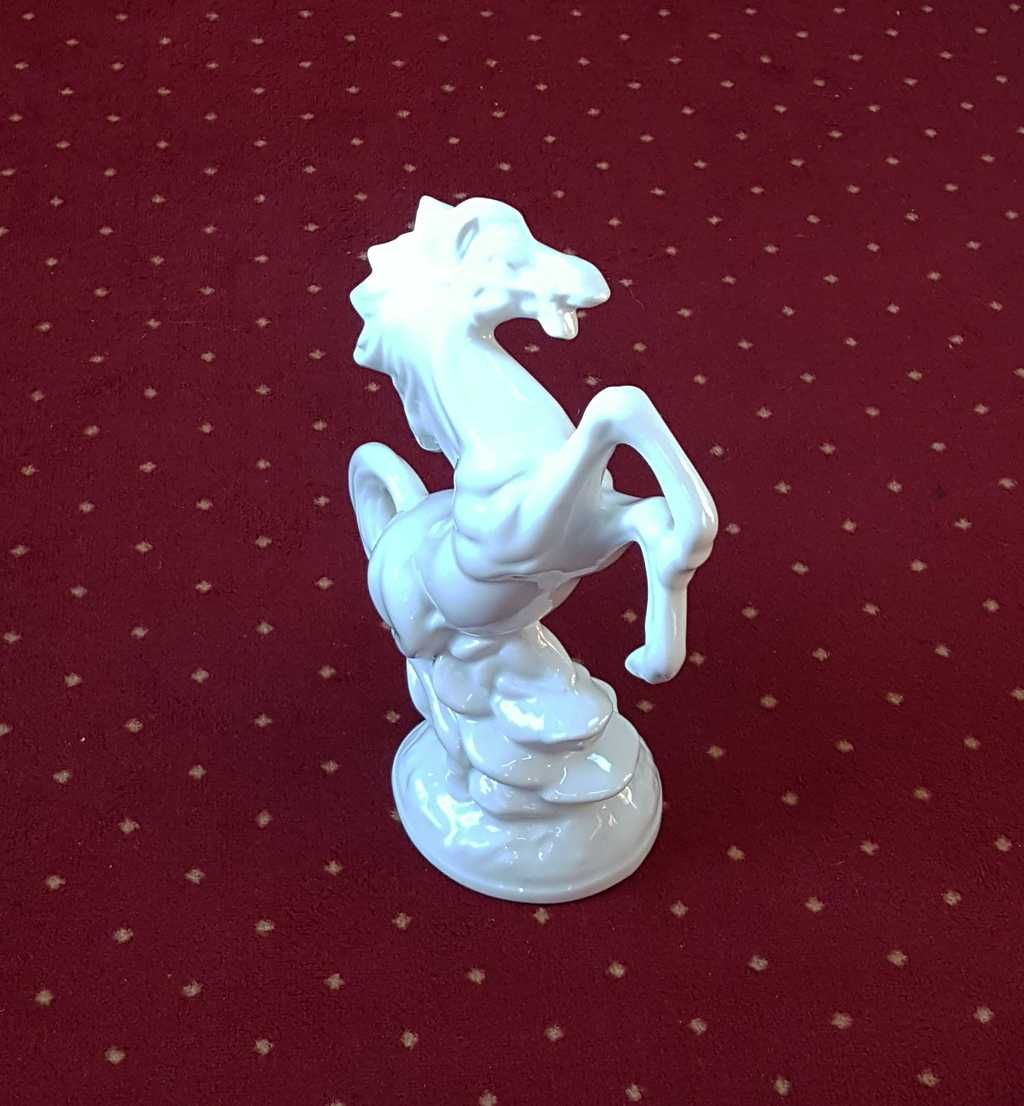 Porcelanowa figura konia z lat 30-tych