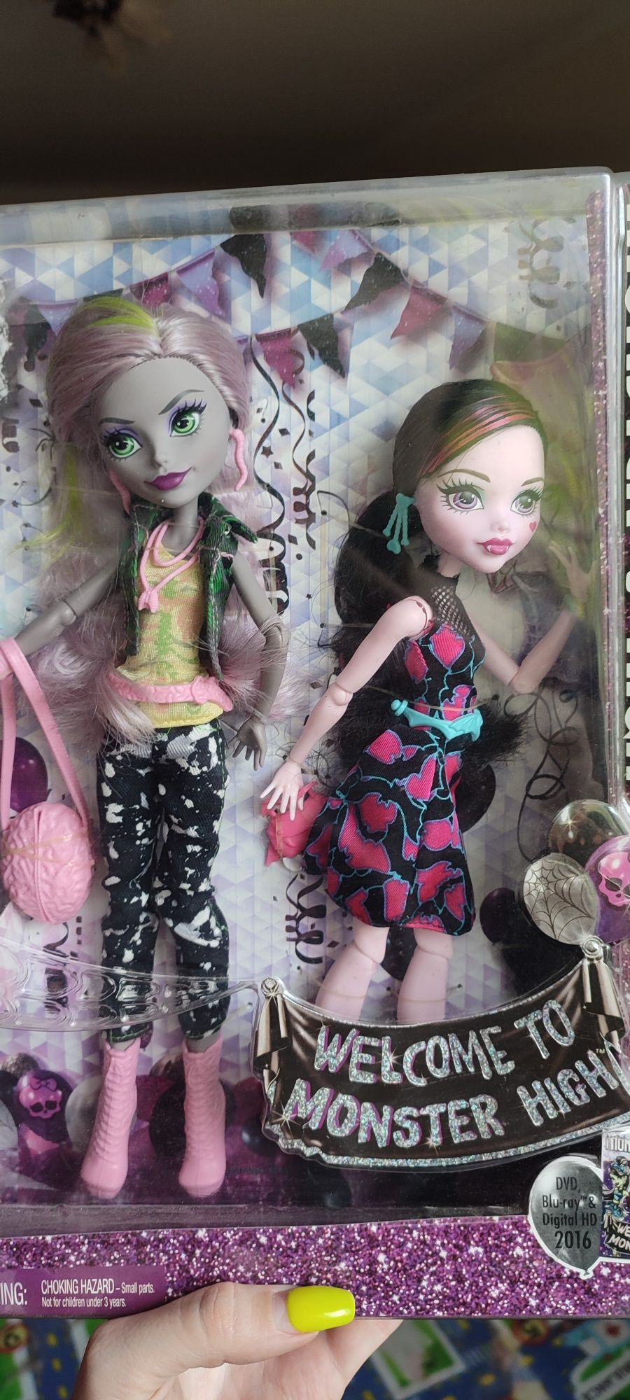 Welcome to monster high Моаника и Дракулаура