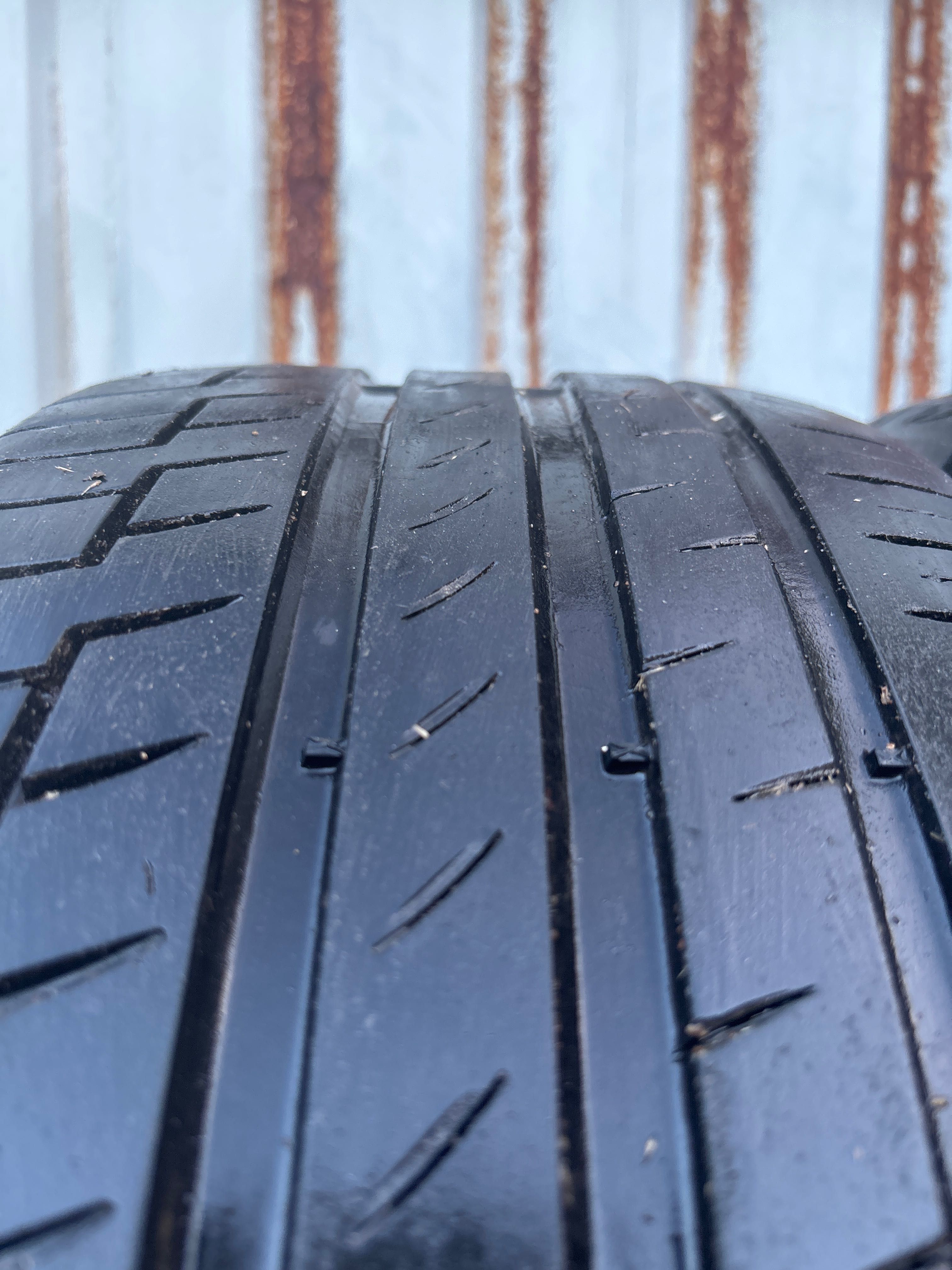 Opony continental 235/45 R17