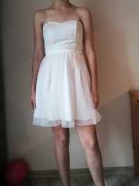 Sukienka biało-beżowa bez ramiączek na wesele