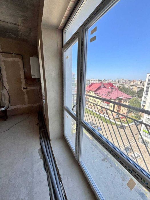 ПРОДАЖ Трикімнатна квартира з кухнею студією поруч парку