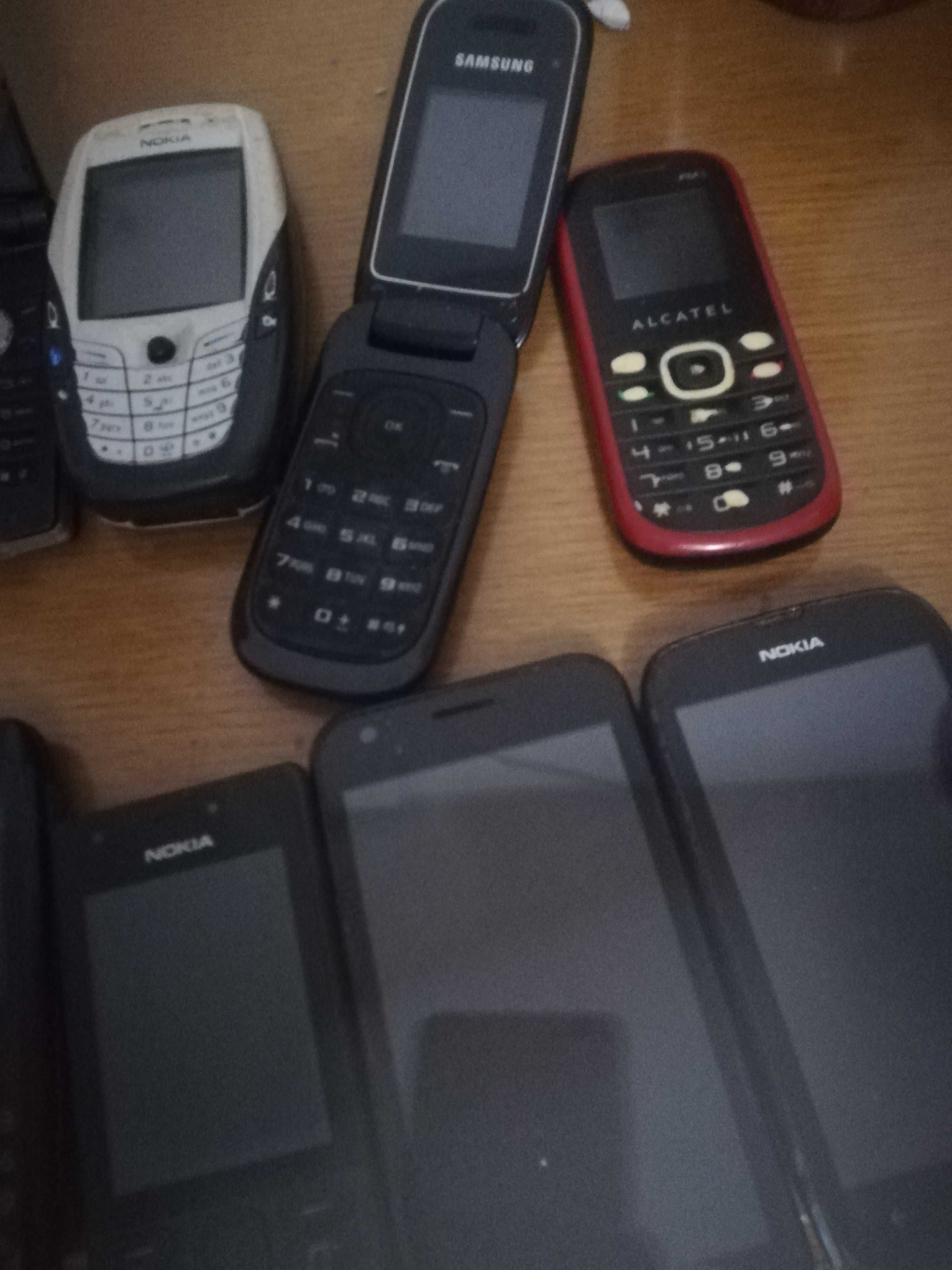Telemóveis recentes para reparar ou peças é telemóveis antigos