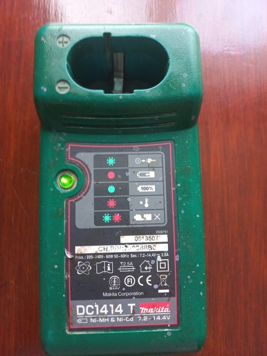 Зарядка для аккамулятора шуруповерта Makita 7.2-14.4V