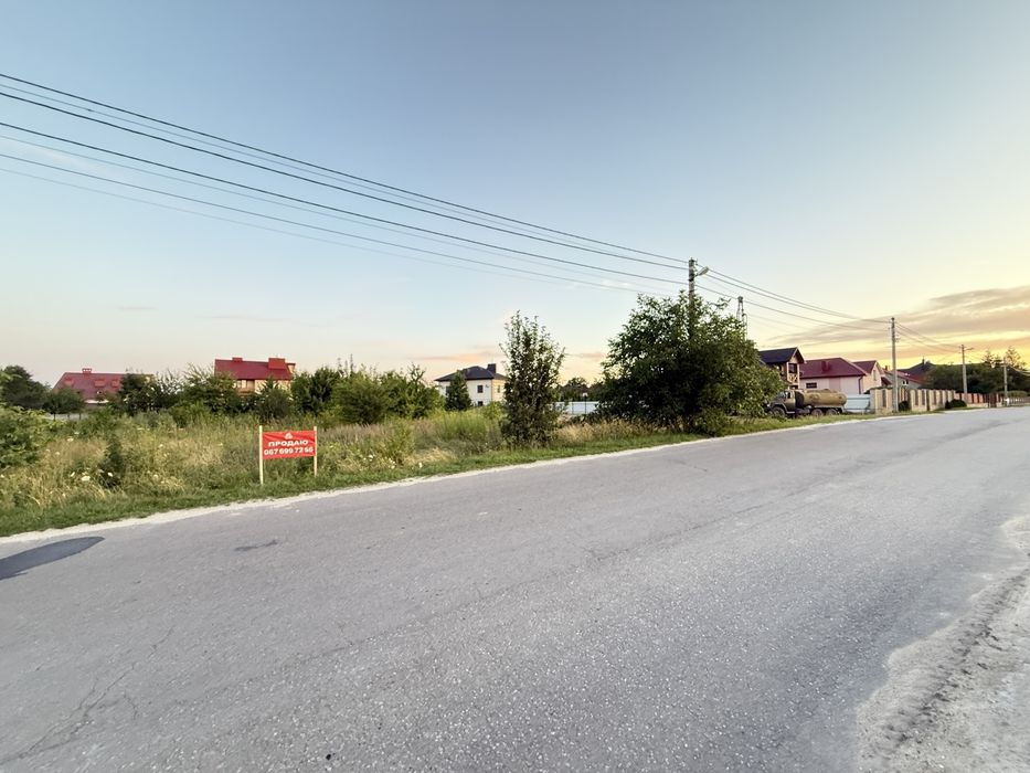 Продається 12 сотих в пригороді Тернополя.