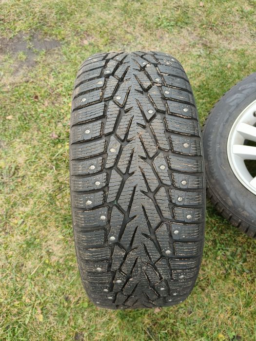 Гума Nokian 235 60 r16 шипована на оригінальних дисках