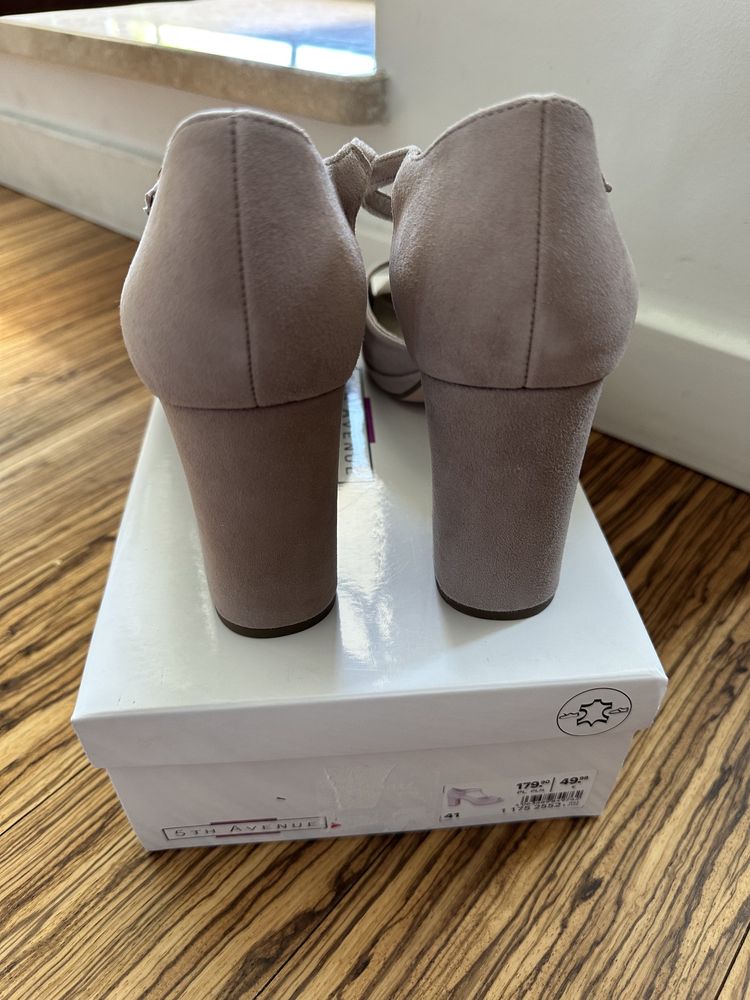 Wysoka eleganckie szare sandały na koturnie 5th avenue 40/41 skora