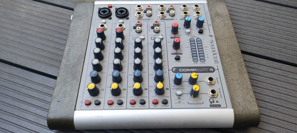 Mikser audio Soundcraft CompACT 4