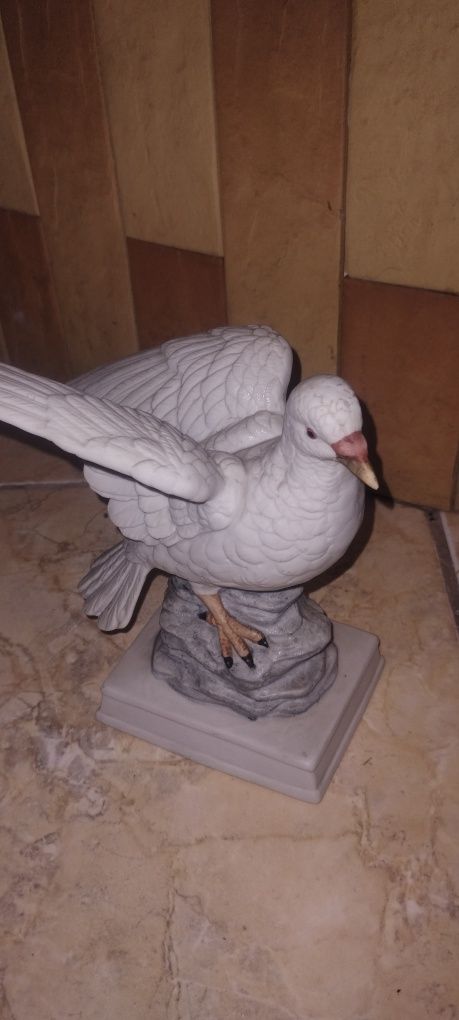 Gołębie wykonane z porcelany -masy