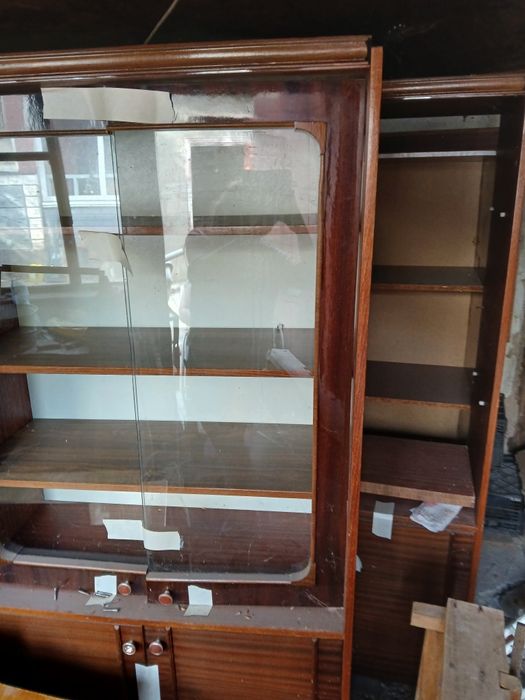 Сервант б у в хорошому