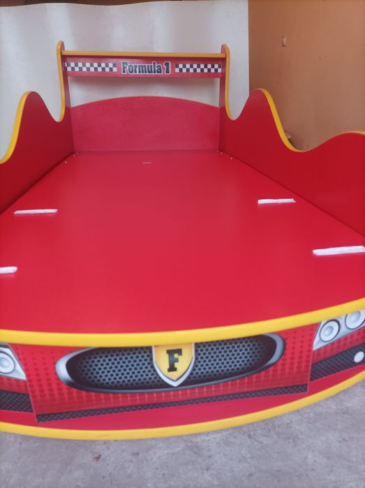 Продається ліжко машинка з матрацом.