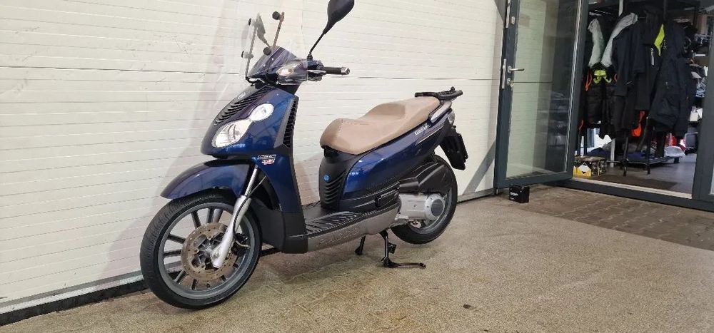 Piaggio Carnaby Piaggio Carnaby 125 beverly 125 LIBERTY 125 KAT B !! RATY poz kat 44