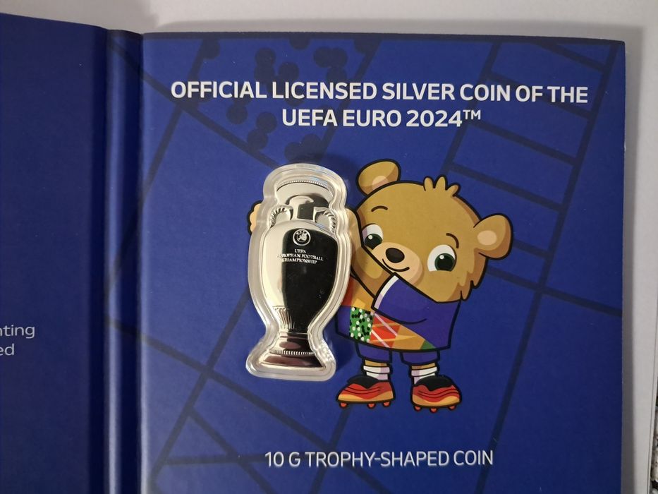 Medal z czystego srebra w kształcie pucharu UEFA EURO 2024