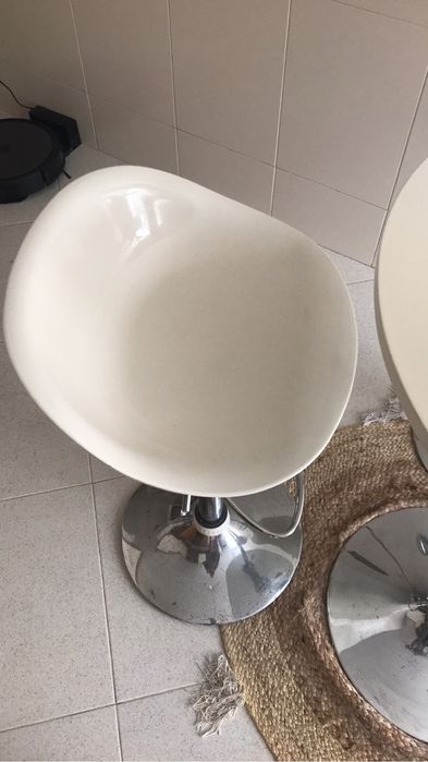 Vendo Mesa e cadadeiras