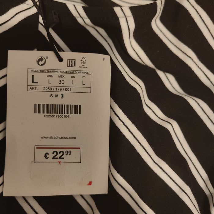 Vestido as riscas pretas e brancas Stradivarius