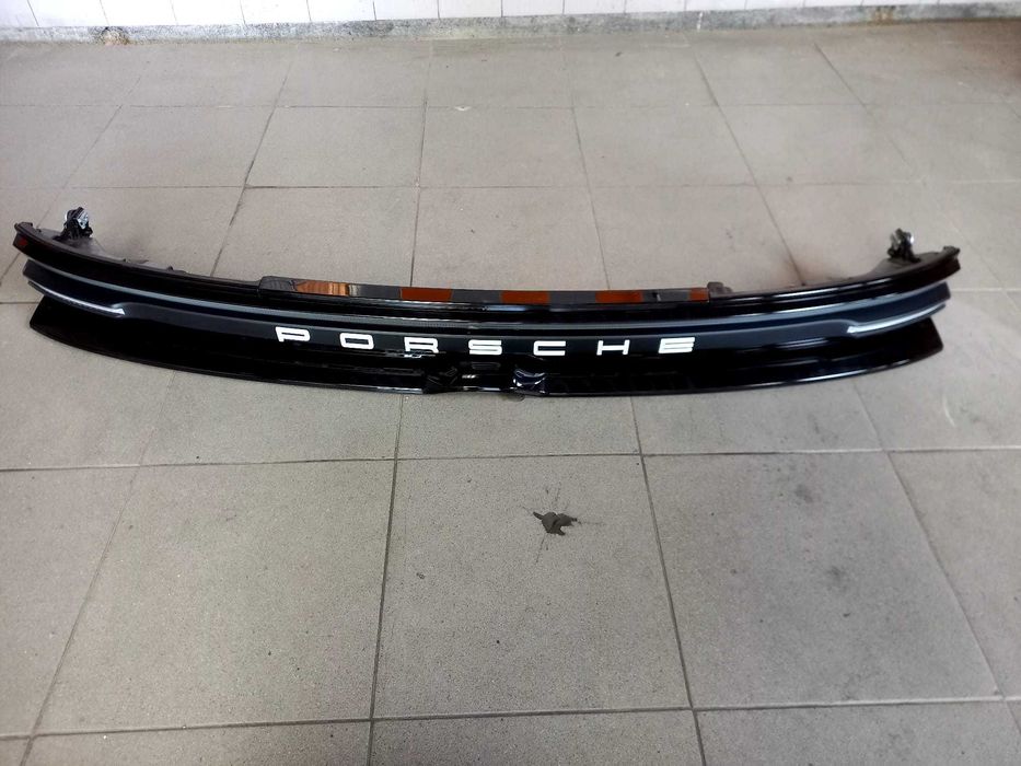 farolim mala Porsche Macan