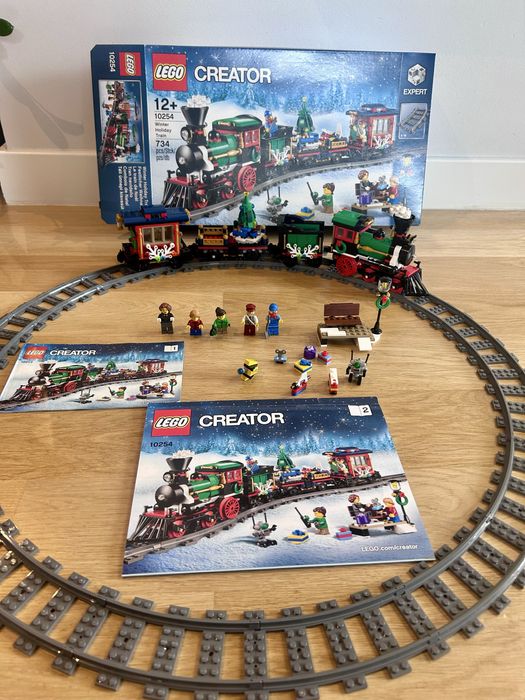 LEGO 10254 - Creator Expert: Świąteczny pociąg