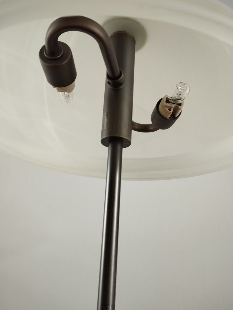 Lampka nocna metalowa ze szklanym kloszem
