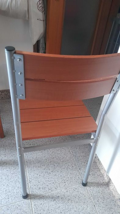 Duas Cadeiras de cozinha.