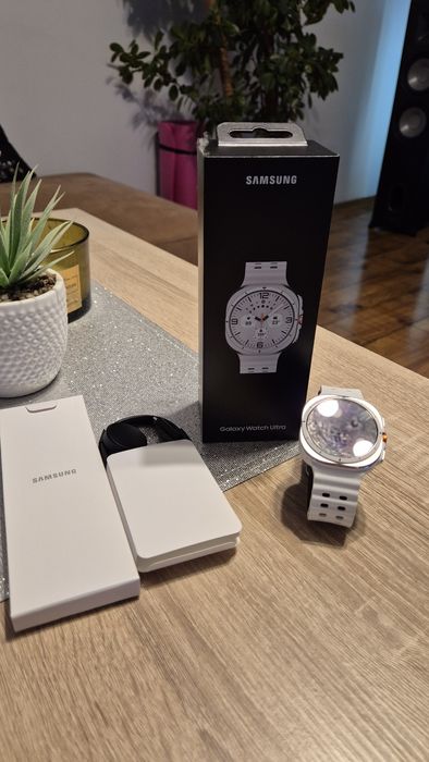 Samsung watch ultra titanium White 2025