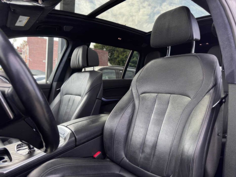 BMW X7 xDrive40i      2022