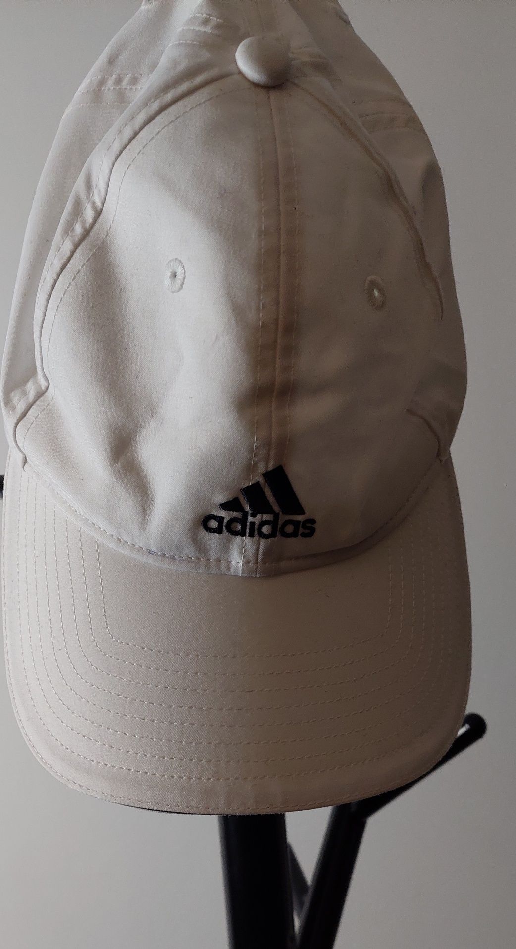 Chapéu da Adidas branco