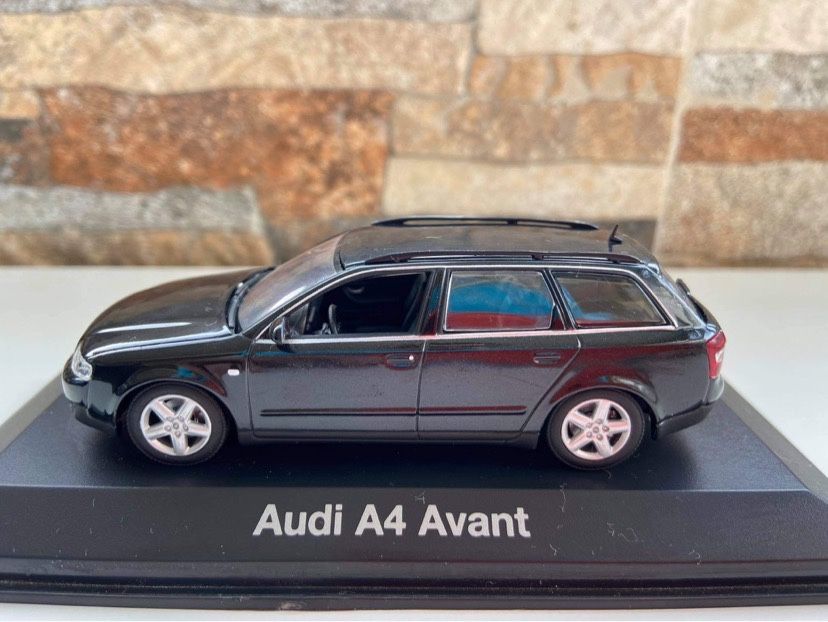 Miniatura 1:43 Audi A4 b6 preta