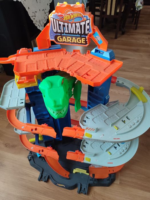 Hot Wheels Mega Garaż T-Rexa