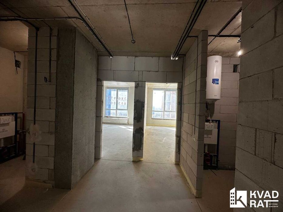 Здана двокімнатна квартира з чорновим ремонтом.