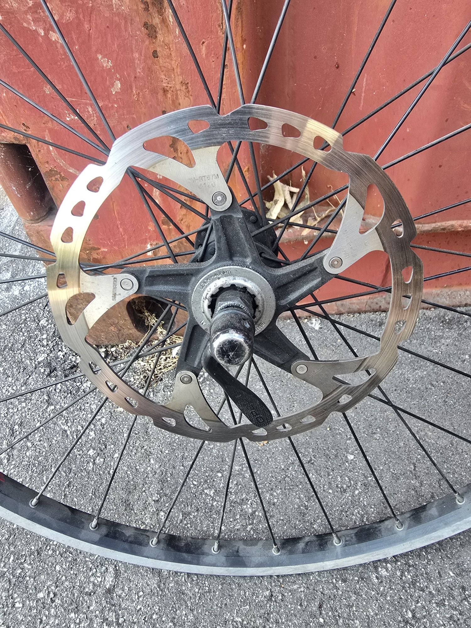 Aro de roda 26" com travão de disco e aperte rápido