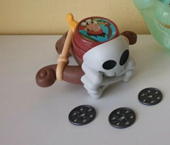 Łuk do strzelania czaszka Piotruś Pan i Nibylandia Mattel  zestaw