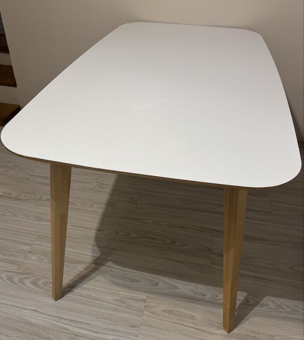 Stół do jadalni biały