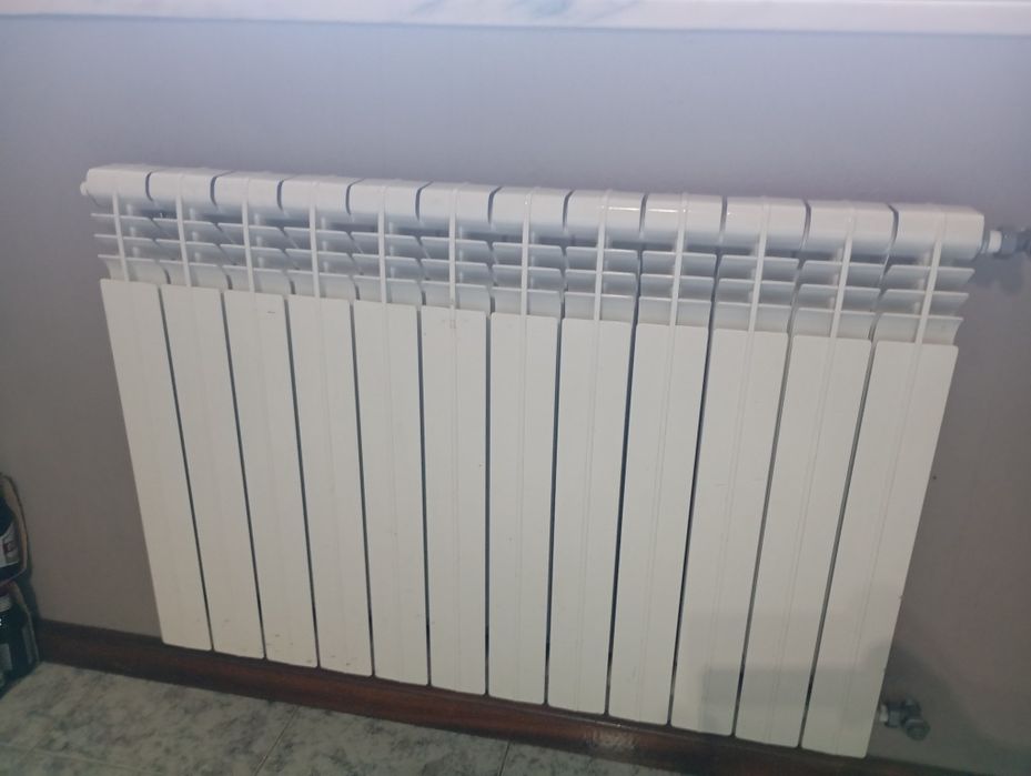 Conjunto de radiadores e caldeira a gás para aquecimento central