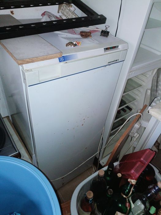 Ar condicionado e arca frigorífica (congelador)