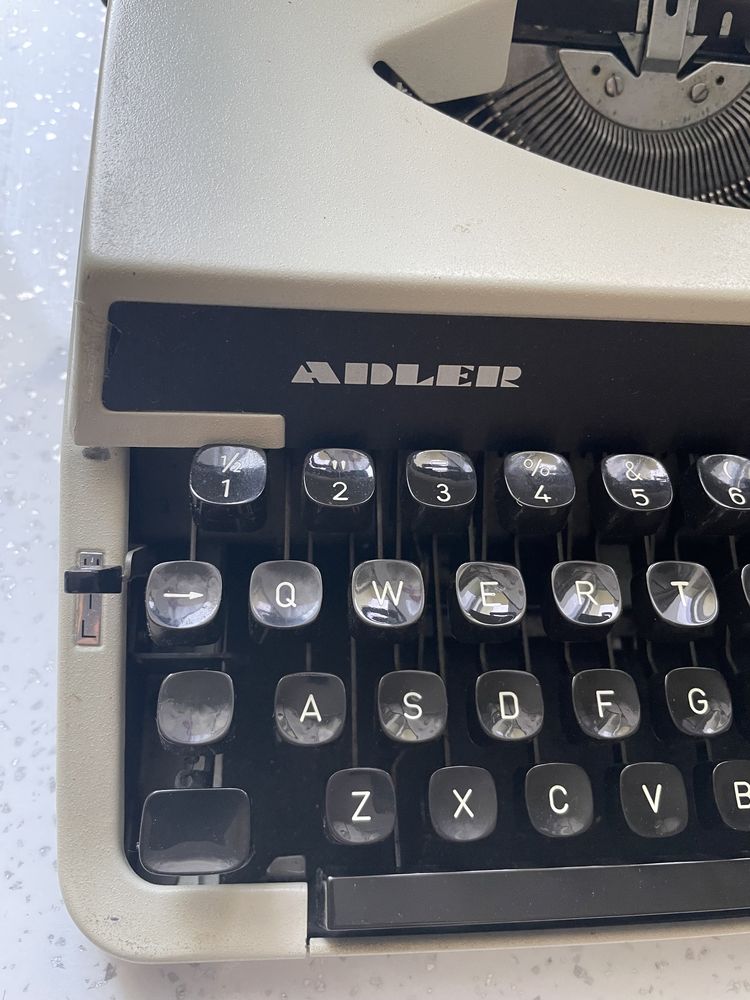Maszyna do pisania Adler tippa