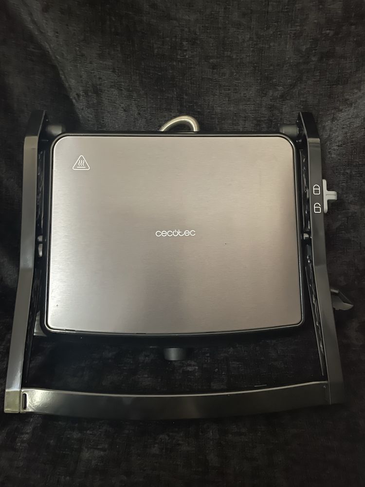 Nowy Grill Toster Sandwich elektryczny firmy Cecotec - Rock'n Grill 20