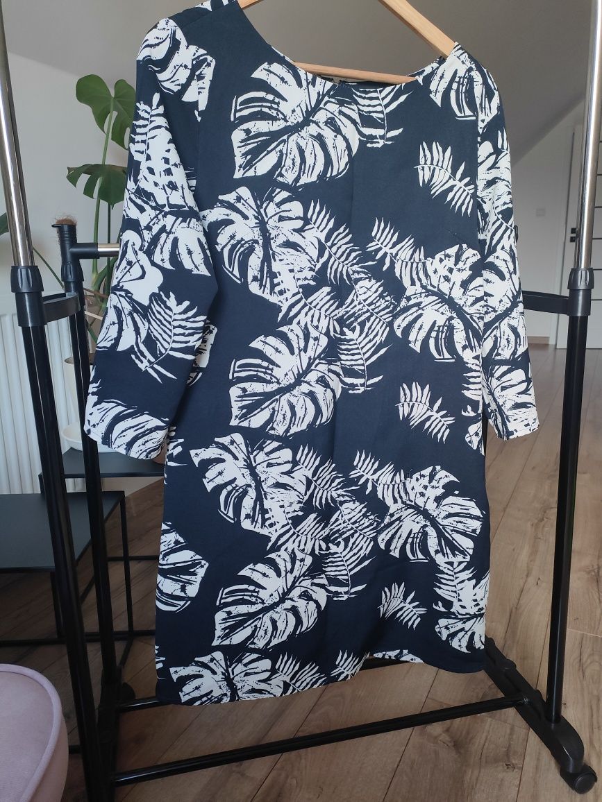 Sukienka tunika z motywem liści