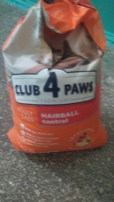 Сухий корм CLUB 4 PAWS PREMIUM для кішок з ефектом виведення шерсті з
