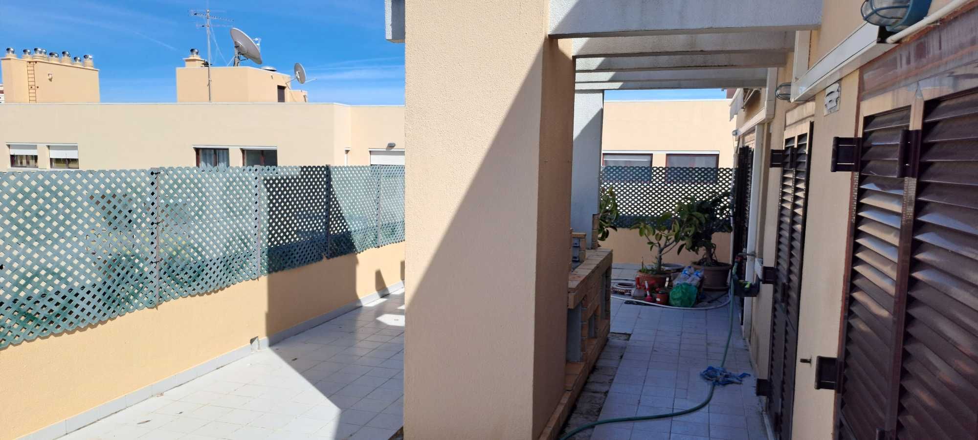 Arrendo Alugo Apartamento T2 RESTELO C/GARAGEM E PISCINA