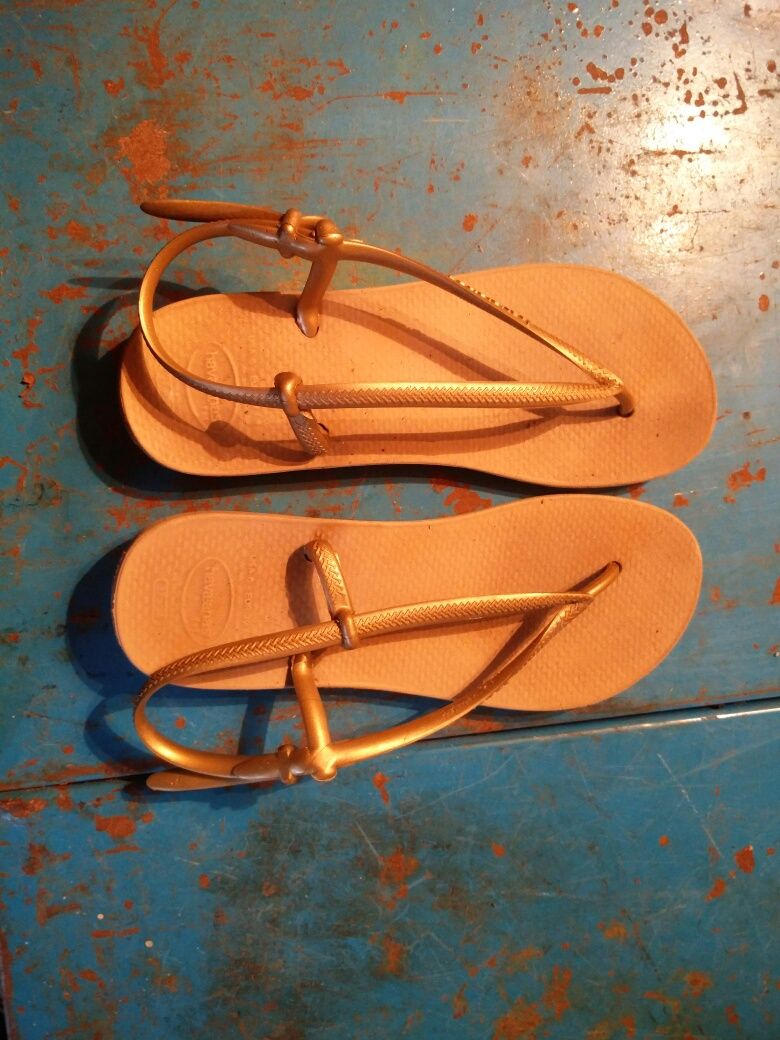 Havaianas douradas