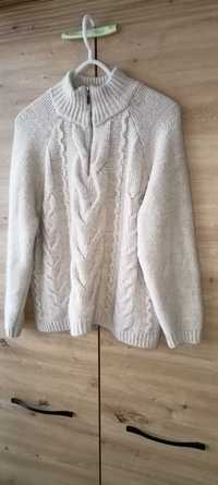 Miękki ciepły sweter beżowo kremowy z zamkiem