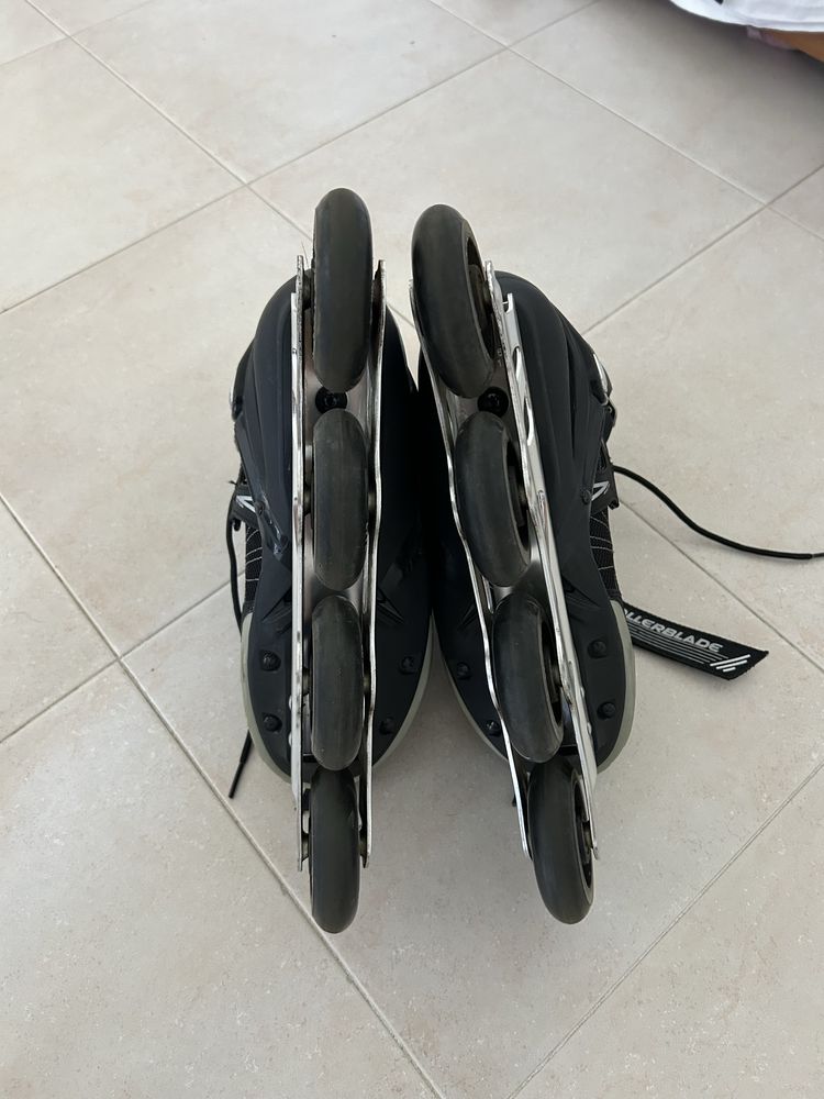 Patins em Linha Rollerblade – Tamanho 39 – Preto e Prateado