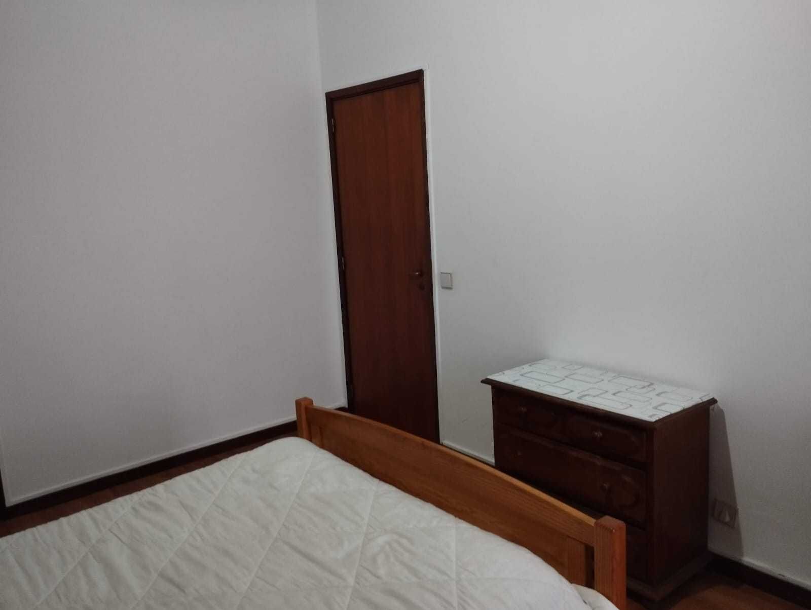 Alugo quarto em Maximinos