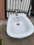 Sprzedam bidet wiszący z baterią
