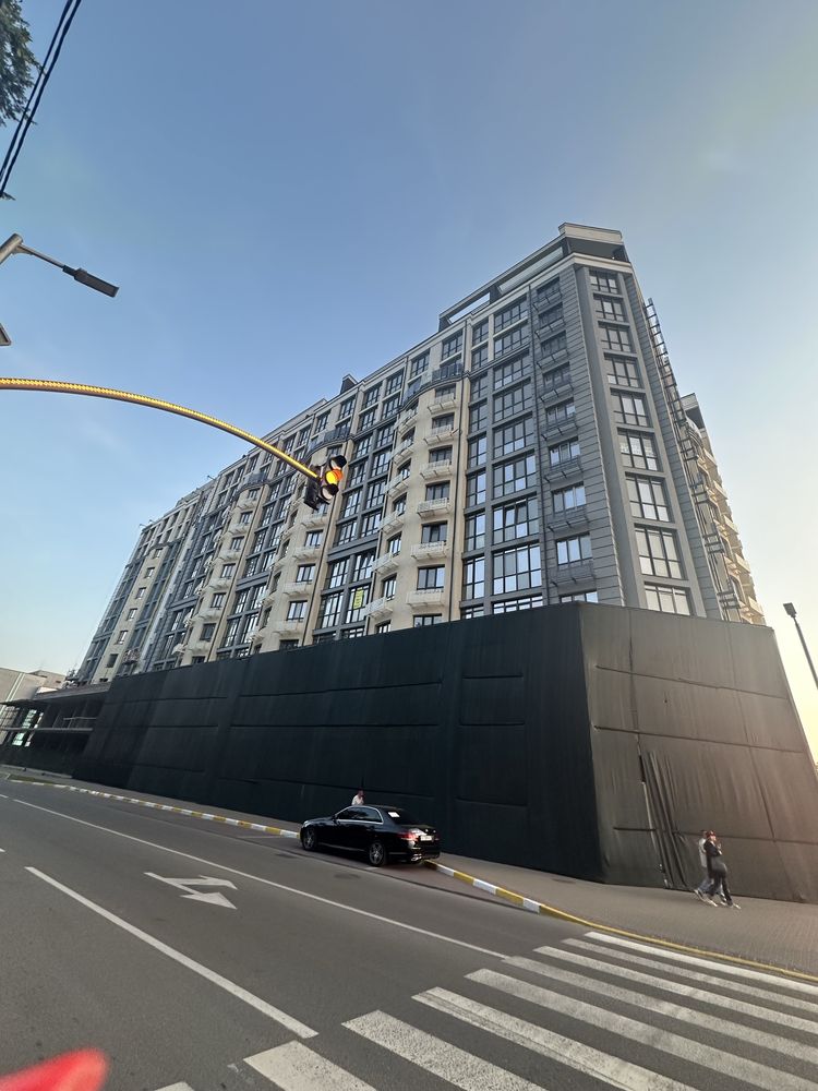 Роял Парк в центрі, вулиця Тургенівська, парк Правика