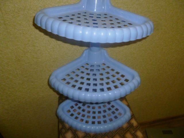 Угловая полка для ванной комнаты