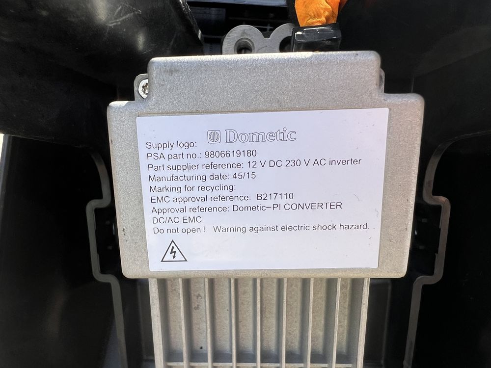 Przetwornica prądu Peugeot 308 T9 gniazdko